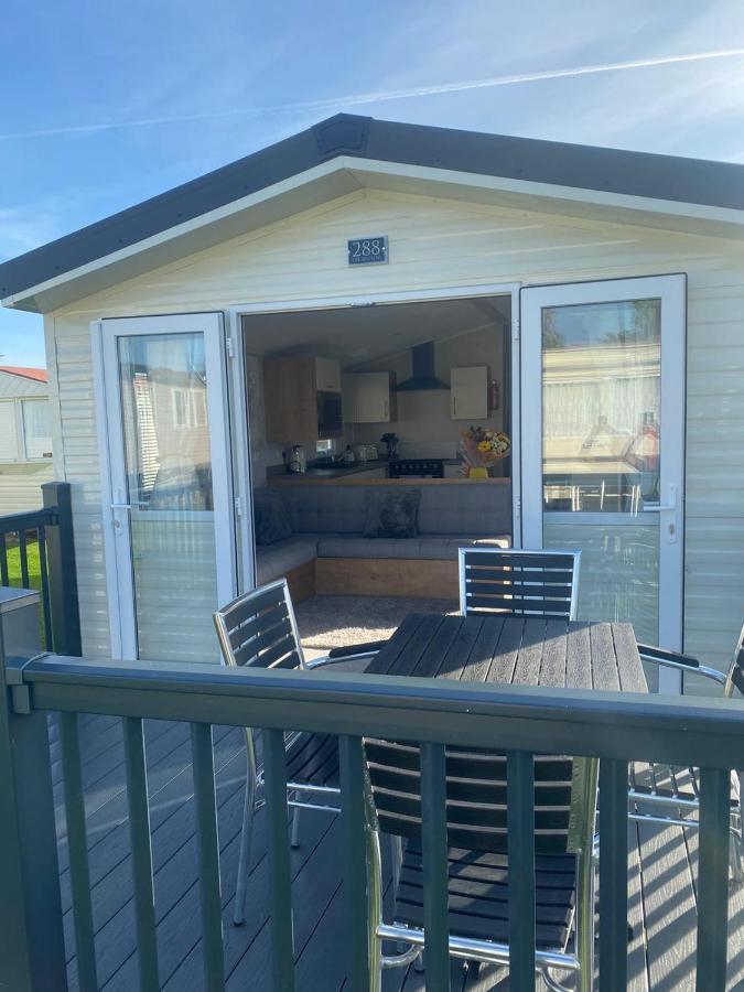 Modern 3 Bedroom Caravan Near The Beach Walton-on-the-Naze Εξωτερικό φωτογραφία
