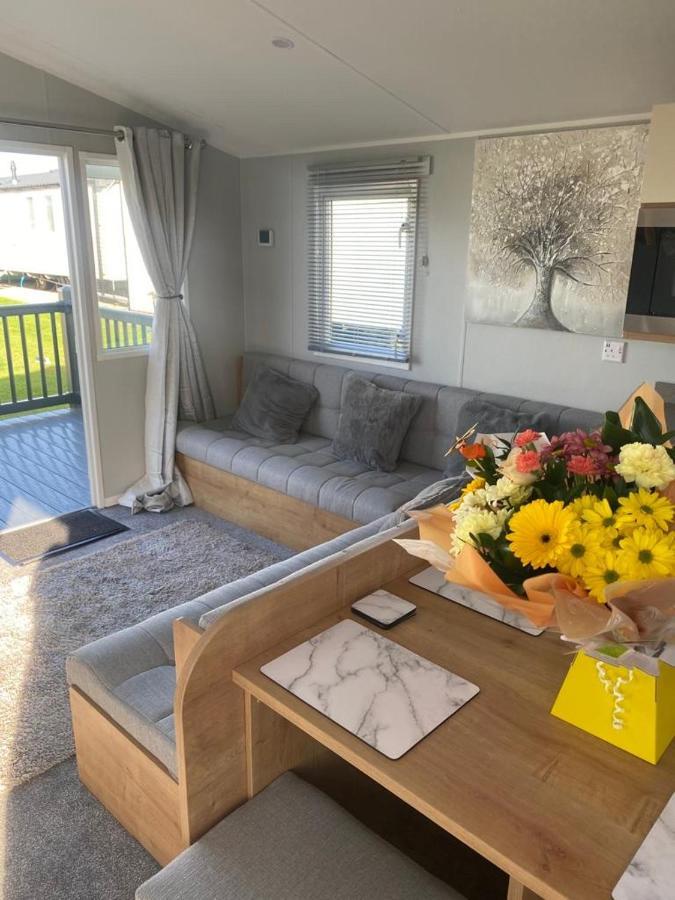 Modern 3 Bedroom Caravan Near The Beach Walton-on-the-Naze Εξωτερικό φωτογραφία